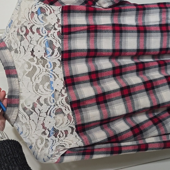 Empyre sz lg plaid with lace - Picture 3 of 3